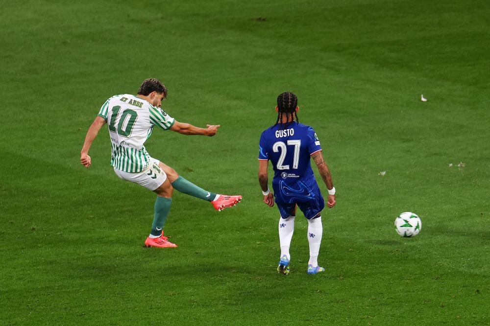 颜骏凌：赢下德比提升了我们的信心，球队每年的目标都是争冠