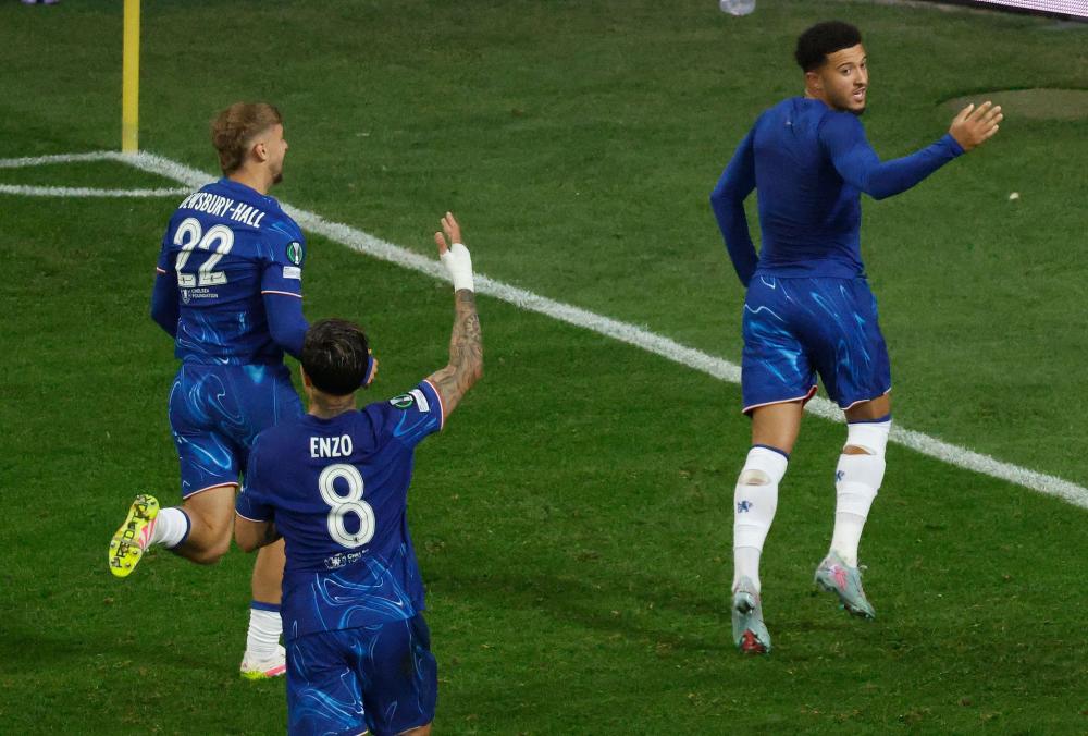 英博官方：现针对部分三层看台开启二轮售票，今日19：00开票